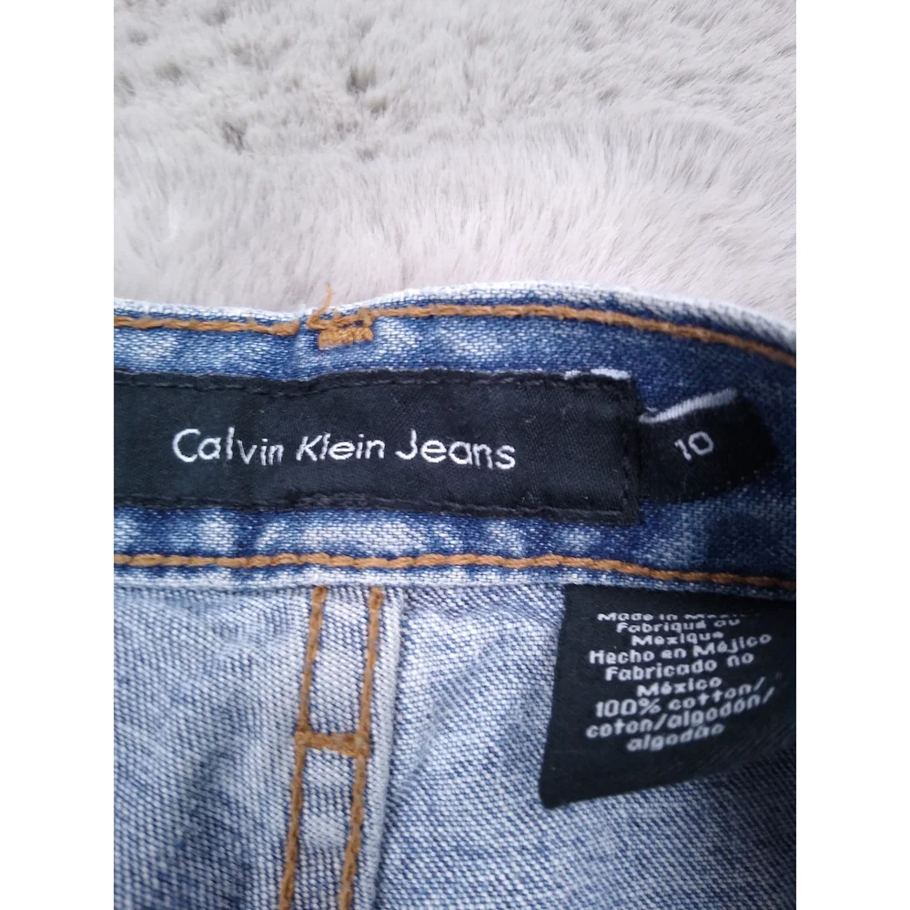 Classic Light Blue Denim Jeans - Picture 5 of 8